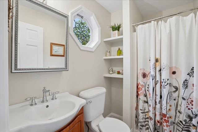 7 King James Drive, Londonderry, NH 03053