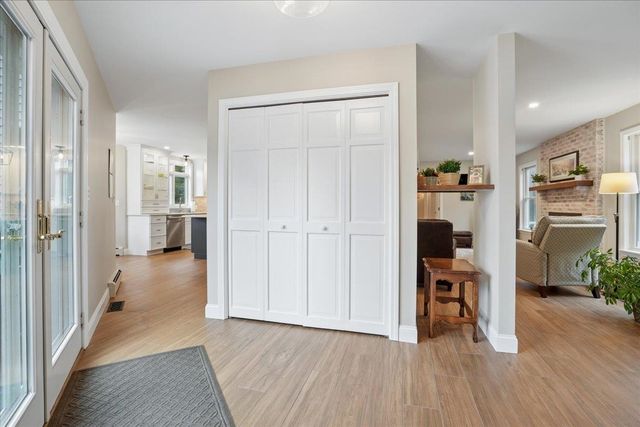 7 King James Drive, Londonderry, NH 03053