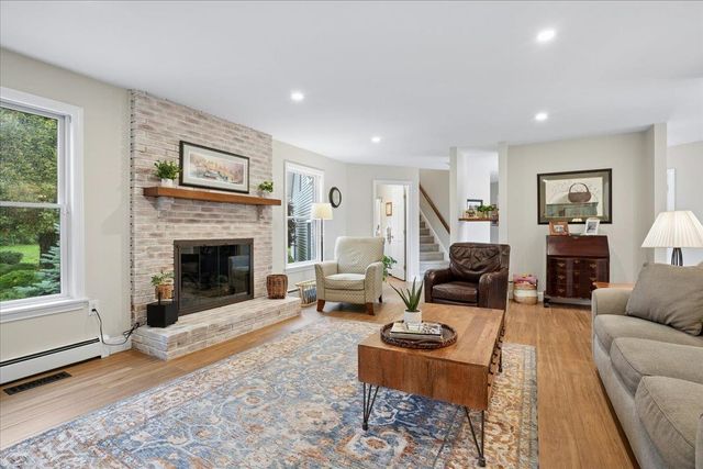 7 King James Drive, Londonderry, NH 03053