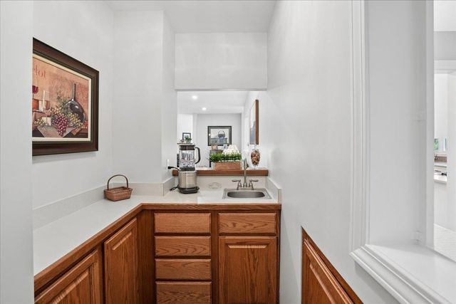 7 King James Drive, Londonderry, NH 03053
