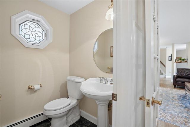 7 King James Drive, Londonderry, NH 03053