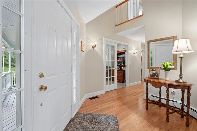 7 King James Drive, Londonderry, NH 03053