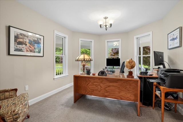 7 King James Drive, Londonderry, NH 03053