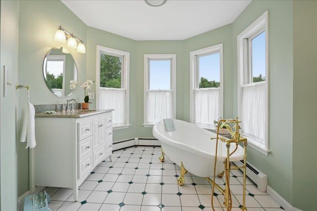 7 King James Drive, Londonderry, NH 03053