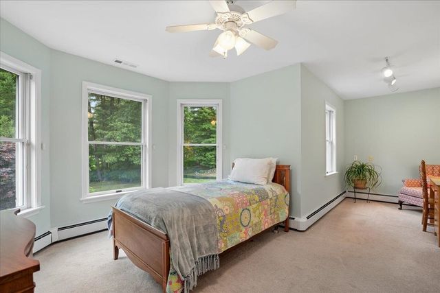 7 King James Drive, Londonderry, NH 03053