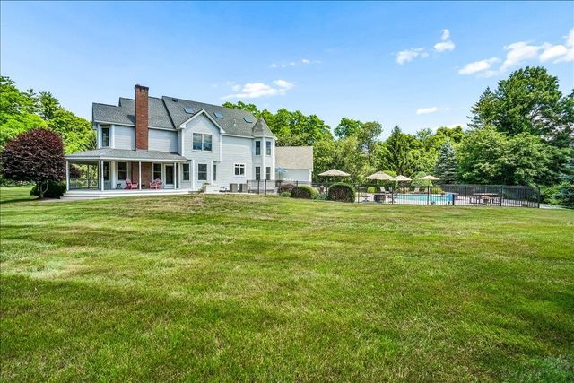 7 King James Drive, Londonderry, NH 03053