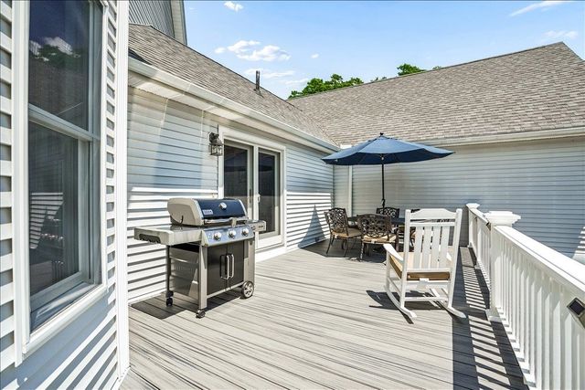 7 King James Drive, Londonderry, NH 03053
