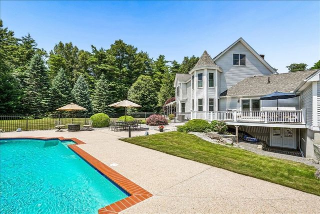 7 King James Drive, Londonderry, NH 03053