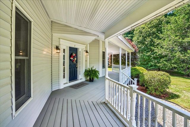 7 King James Drive, Londonderry, NH 03053