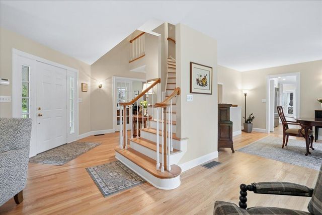 7 King James Drive, Londonderry, NH 03053