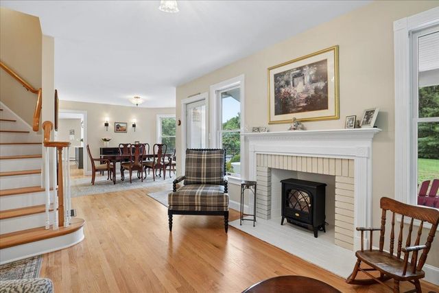 7 King James Drive, Londonderry, NH 03053