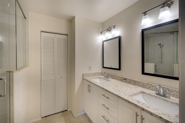 361 OAK HILL DRIVE 3, Sarasota, FL 34232