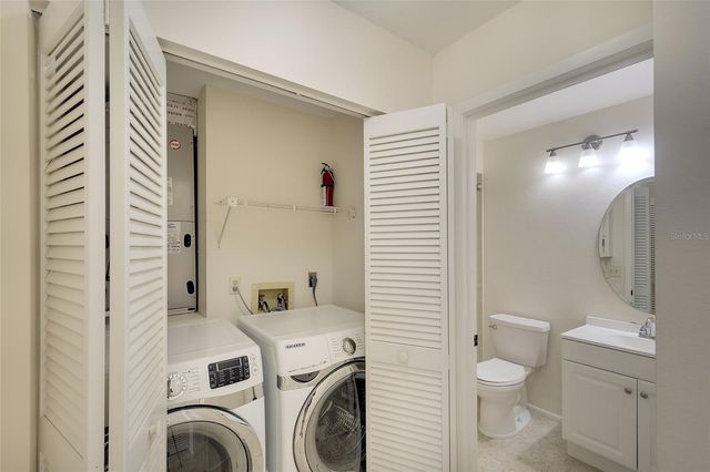 361 OAK HILL DRIVE 3, Sarasota, FL 34232