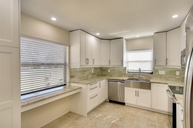 361 OAK HILL DRIVE 3, Sarasota, FL 34232