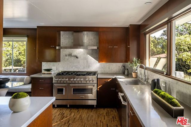 1009 Holly Road, Santa Paula, CA 93060