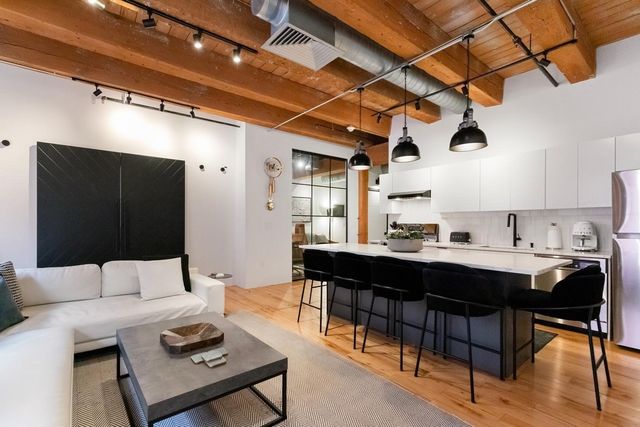 21 Wormwood St 422, Boston, MA 02210