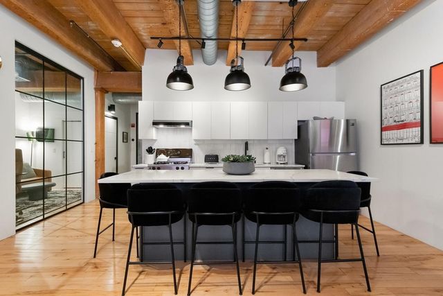 21 Wormwood St 422, Boston, MA 02210