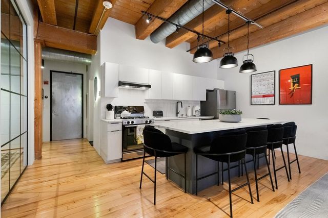 21 Wormwood St 422, Boston, MA 02210