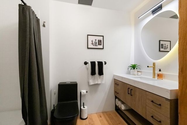 21 Wormwood St 422, Boston, MA 02210