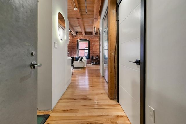 21 Wormwood St 422, Boston, MA 02210
