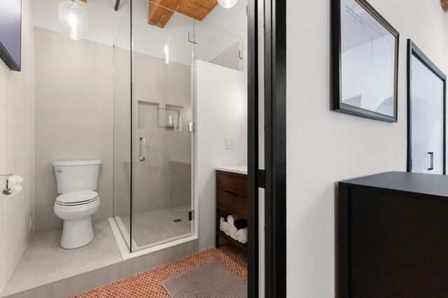 21 Wormwood St 422, Boston, MA 02210