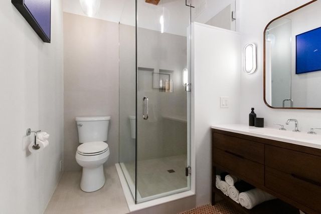 21 Wormwood St 422, Boston, MA 02210