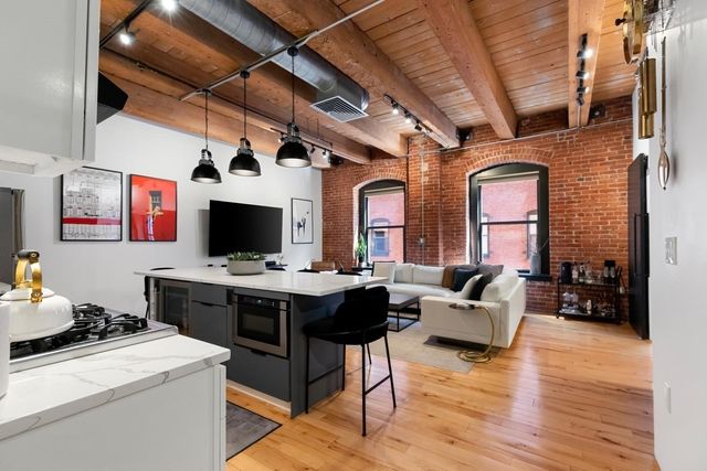 21 Wormwood St 422, Boston, MA 02210