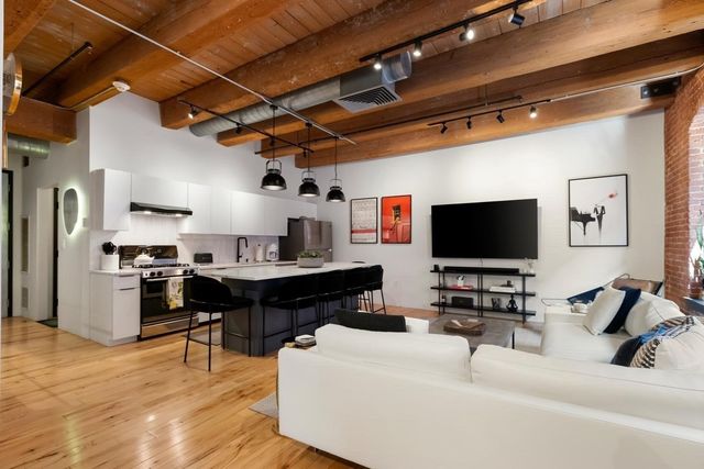21 Wormwood St 422, Boston, MA 02210