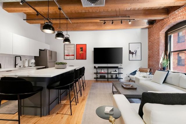 21 Wormwood St 422, Boston, MA 02210