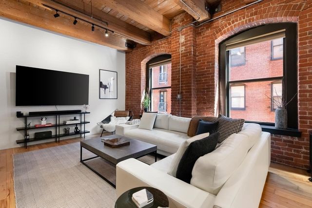 21 Wormwood St 422, Boston, MA 02210