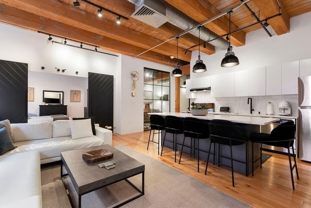 21 Wormwood St 422, Boston, MA 02210