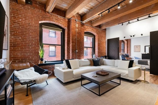 21 Wormwood St 422, Boston, MA 02210