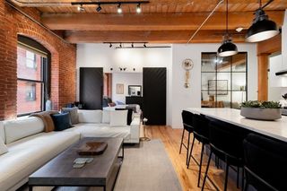 21 Wormwood St 422, Boston, MA 02210