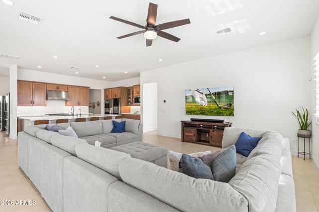 17245 W MIDDLEBURY Street, Surprise, AZ 85388