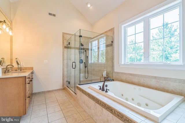392 LANGBERG LN, Ambler, PA 19002