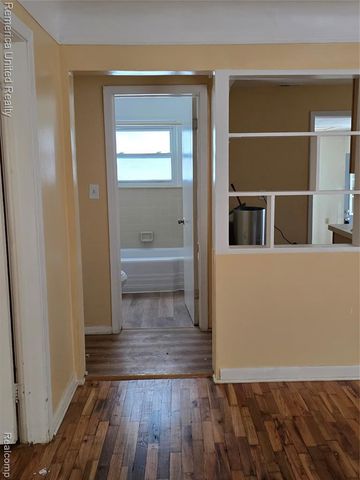 21541 Collingham Avenue, Farmington, MI 48336