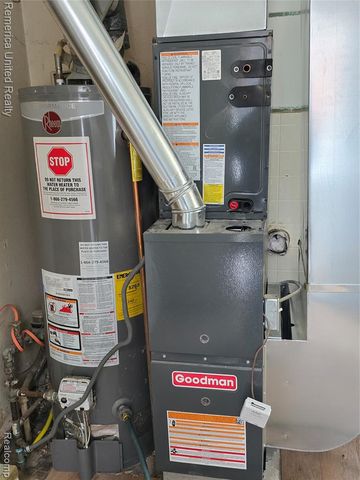 21541 Collingham Avenue, Farmington, MI 48336