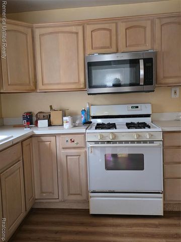 21541 Collingham Avenue, Farmington, MI 48336