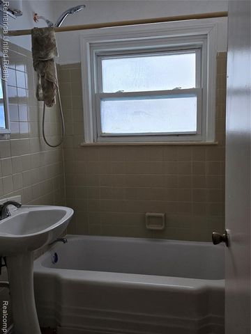 21541 Collingham Avenue, Farmington, MI 48336