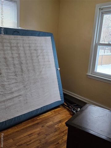 21541 Collingham Avenue, Farmington, MI 48336