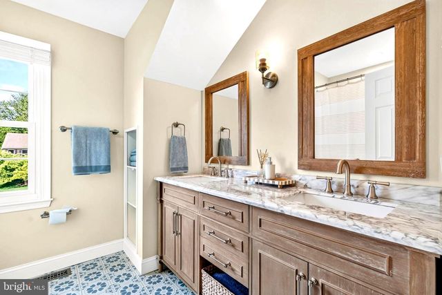 1110 COTSWOLD LN, West Chester, PA 19380
