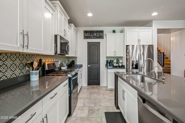 3748 W BINGHAM Drive, New River, AZ 85087