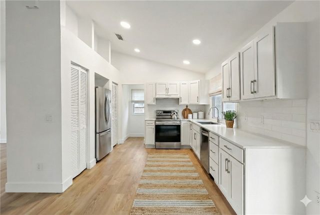 2025 9th Place, Vero Beach, FL 32960