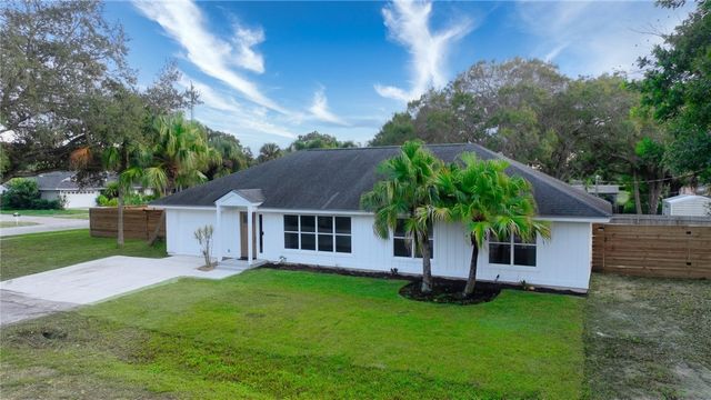 2025 9th Place, Vero Beach, FL 32960