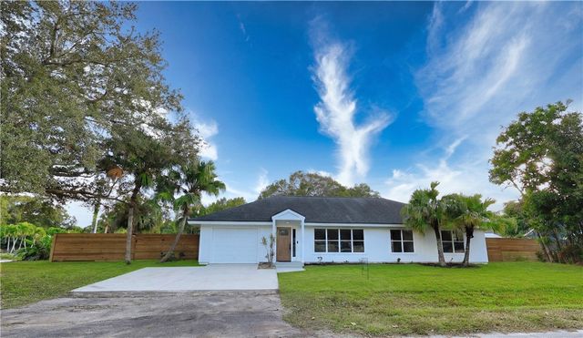 2025 9th Place, Vero Beach, FL 32960