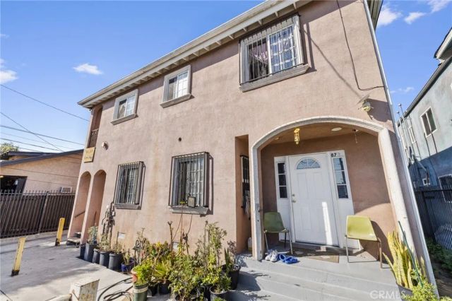 879 E 40th Place, Los Angeles, CA 90011