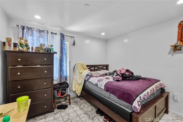 879 E 40th Place, Los Angeles, CA 90011