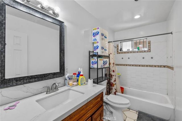 879 E 40th Place, Los Angeles, CA 90011