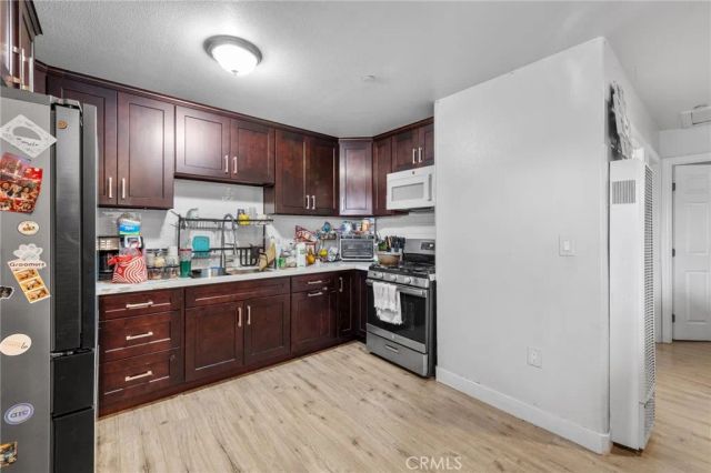 879 E 40th Place, Los Angeles, CA 90011