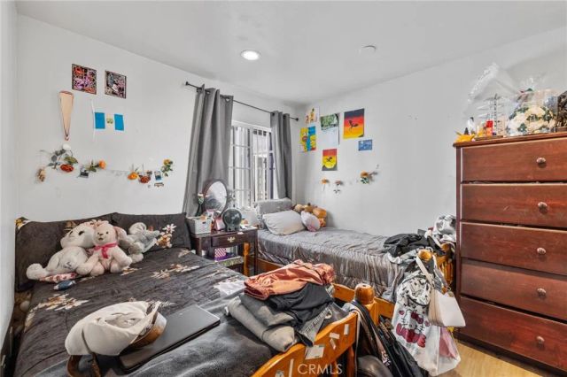 879 E 40th Place, Los Angeles, CA 90011